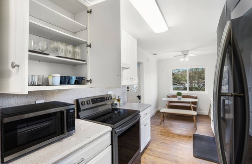 Lincoln Acres House | Family Haven: Sports court/Game Room/King Beds