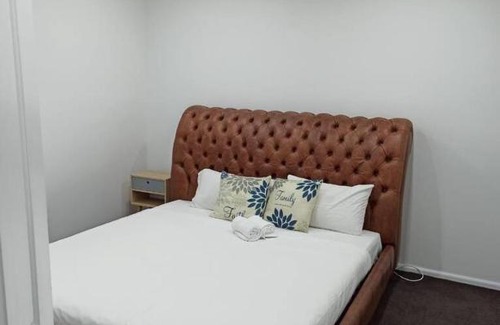 Werribee House | Family Home for 12 in Werribee