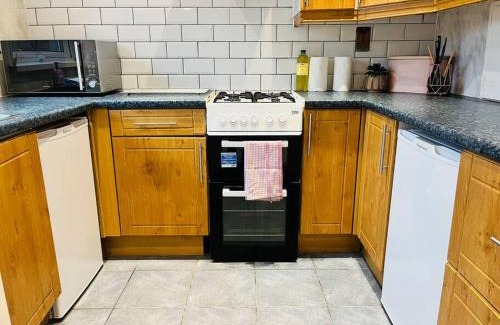 Pentwyn House | Family Home in Residential Neighbourhood