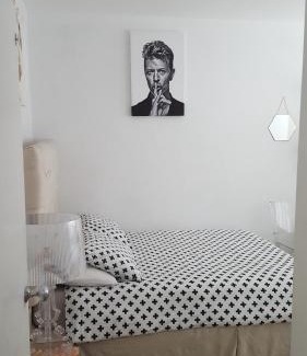 Woodside Bed & Breakfast | Family home with easy commute to London!