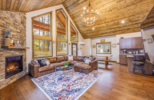 Ronald House | Family Memories!KidFrndly+HotTub + GameRm + Unwrap Hidden Gems!