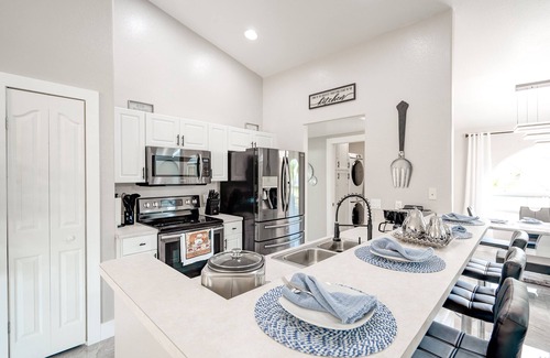 Pelican House | Family Oasis: Heated Pool, Jacuzzi & Billiards