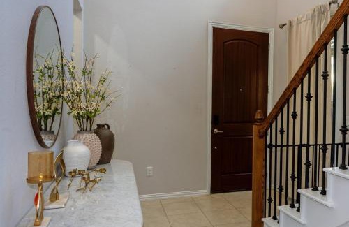 Manchaca House | Family Oasis - King Suize Suites - Near F1 and Wifi