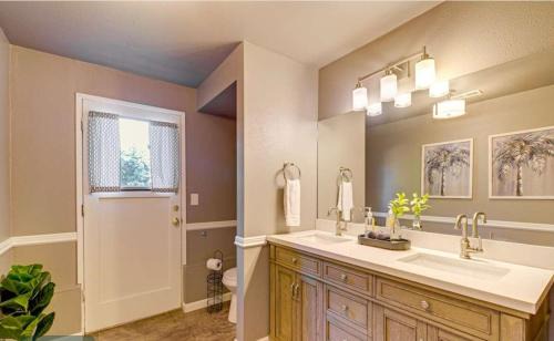 Mount Vernon House | Family Paradise Hot Tub, Fire Pit n Play House