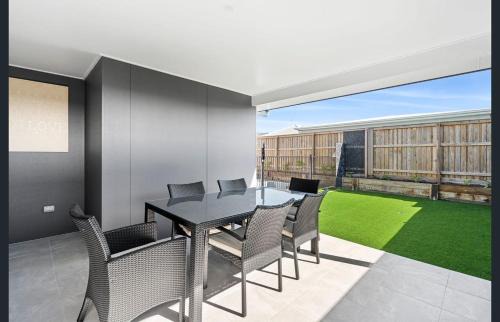 Palmview House | Family-Perfect Home Relax, Swim, Explore, Repeat!