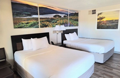 Trinidad Hotel | Family Retreat Close to Lake State Park | Complimentary Breakfast