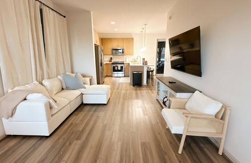 Makaha Valley House | Family Retreat in Mākaha Valley | Sleeps 14 + Beach Gear