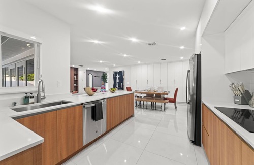 Ludlam House | Family Retreat: Pool, Games & Private Apartment