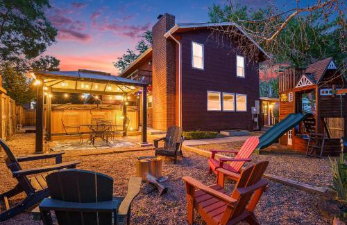 Northwest Arvada House | Family Retreat W Hot Tub & Patio Dining