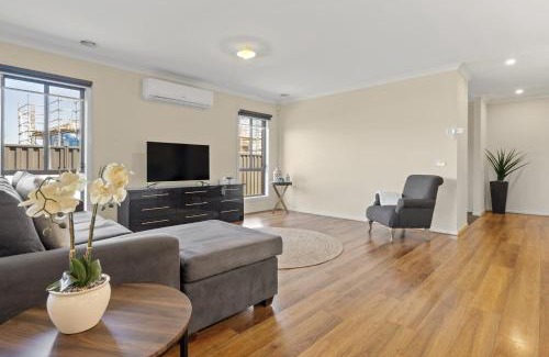 Attwood House | Family Retreat with Garden and Parking