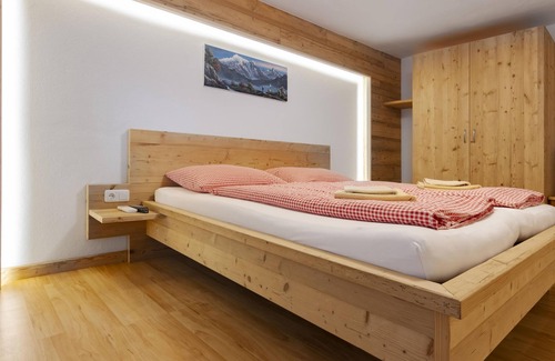 Au an der Donau RV Rental | Family room for 2 adults + 2 children - Camping & Pension Au an der Donau