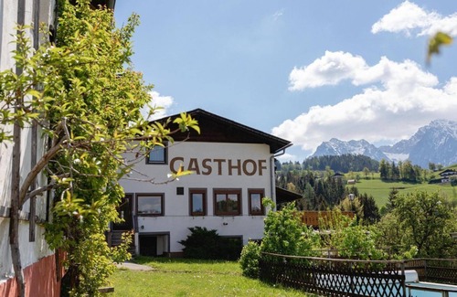 Edlbach Apartment | Family room with bath, WC - Ausflugshotel Huttersberg