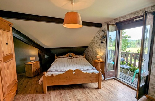 Anould Bed & Breakfast | Family room with pool and SPA in Anould