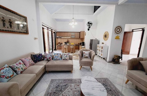 Mataram Villa | Family-size condo in the middle of city