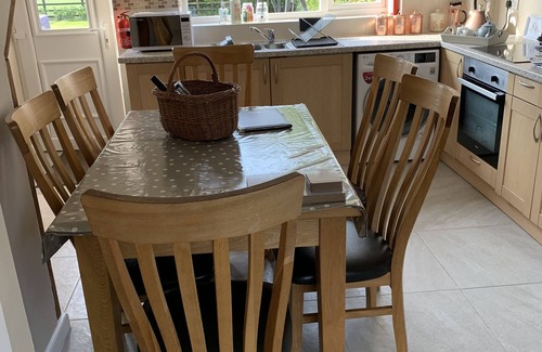 Wesham Cottage | Family-sized farm cottage/lovely views/private garden w/hot tub