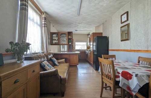 Cathays House | Family-sized comfort - Walk to Lake & City Centre