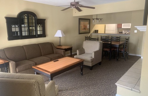 Berkeley House | Family sized resort townhouse sleeps 12. Great amenities. Near attractions.