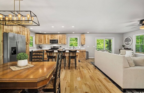 Simpson House | Family Stargazing Retreat Near Hiking