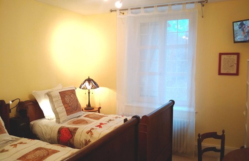 Aydoilles Bed & Breakfast | Family suite at Priory with park access and spacious rooms