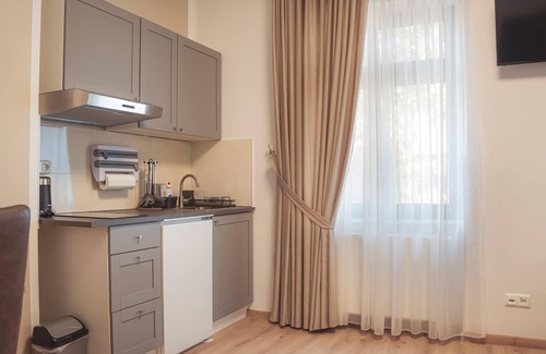 Selchow Apartment | Family suite with kitchen and bathroom