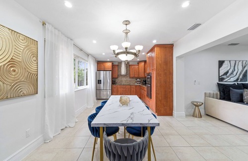 Hollywood Condo | Family Vibes at Pines