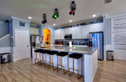 Loughman House | Famous Bowling House sleeps 36 FREE early check in/late check out WHEN available