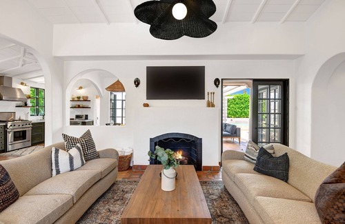 The Movie Colony House | Famous Movie Colony Estate- Casa de Amigos Estate- Ultra Luxe, Pool, Spa, Firepit 4bd, 3.5bth