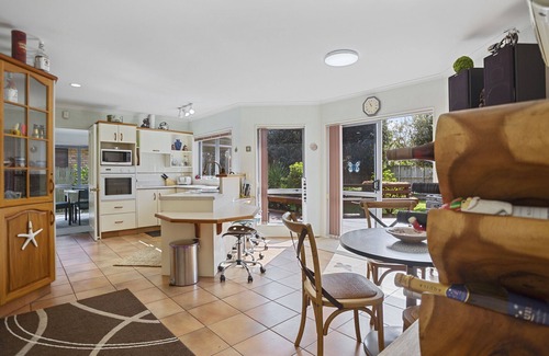 Bowentown House | Fantails Roost - Bowentown Holiday Home