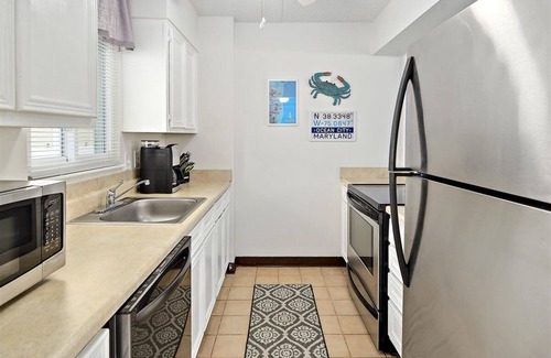 Midtown Ocean City Condo | Fantastic 2 Bedroom Wight Bay Condo on Canal Just Steps to Seacrets!