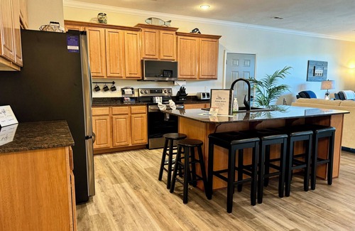 Hollister Condo | Fantastic 3 BR, 3 Bath Condo on Table Rock Lake with Dock Access