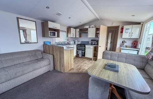 Skegness House | Fantastic 6 berth caravan at Haven Skegness Holiday Park ref 88028HR