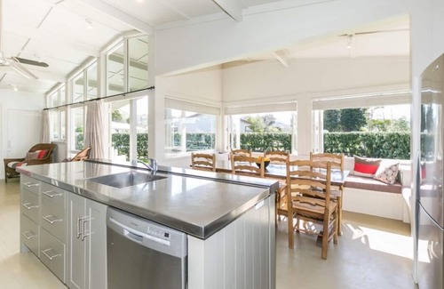 Waimarama House | Fantastic beach house designed for relaxation