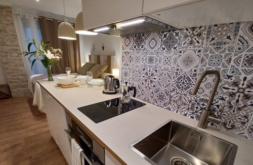 Alicante City Centre Apartment | Fantastic central and romantic studio 5 min. from the beach-Wifi-Aire Acon.