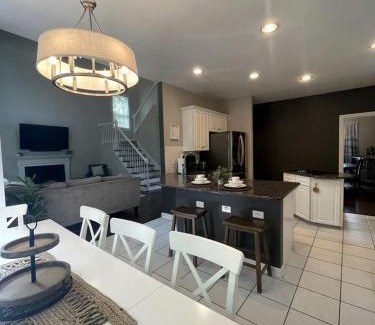 Charlotte House | Fantastic Cottage with Fire Pit and Barbecue in Charlotte, North Carolina