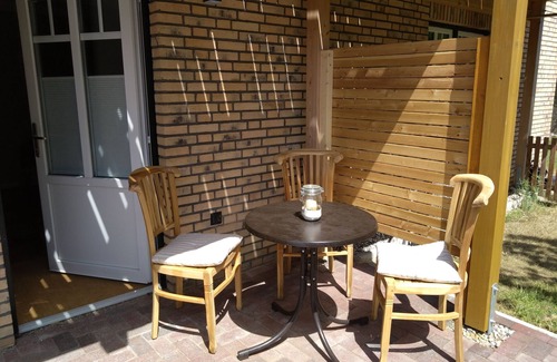 Delve Apartment | Fantastic first floor apartment with direct garden access into the countryside