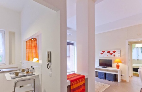 Monti Apartment | Fantastic fully renovated apartment located between the famous Baths of Caracalla, Circus .