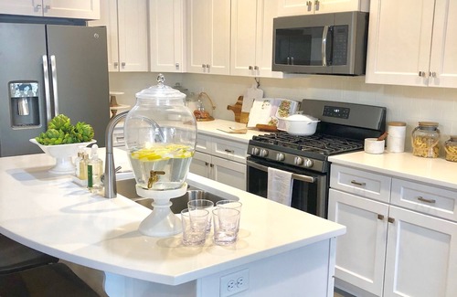 Hurricane House | Fantastic New 7 bdrm resort townhome Near Zion National Park w/Private hot tub!