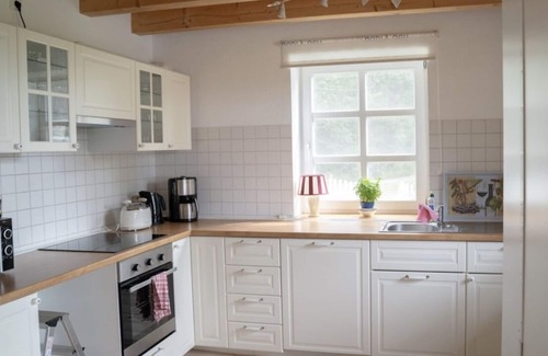 Garz/Rugen House | Fantastic thatched house on Rügen with water views and large garden