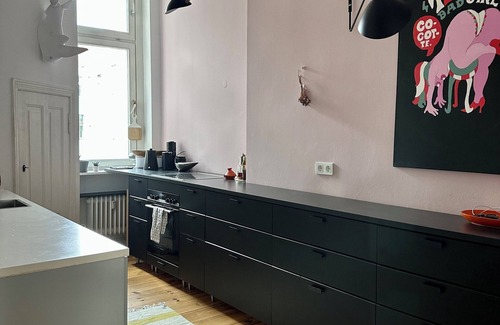 Neukoelln Apartment | Farbige Design 2-zi-altbauwhng Beim Maybachufer. Kinder- & Haustierfreundlich