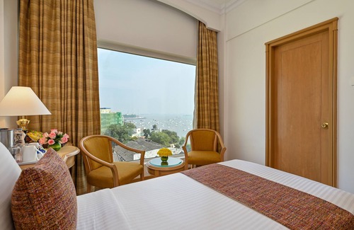 Wellington Pier Hotel | Fariyas Hotel