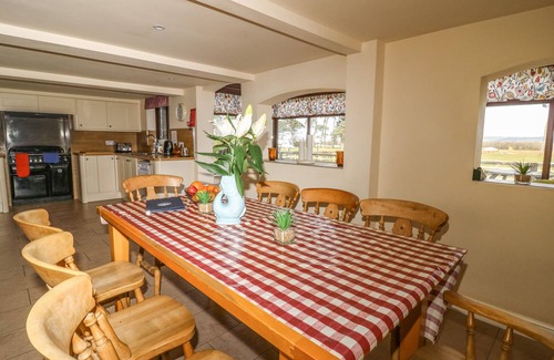 West Heslerton House | FARM COTTAGE, pet friendly, character holiday cottage in Rillington
