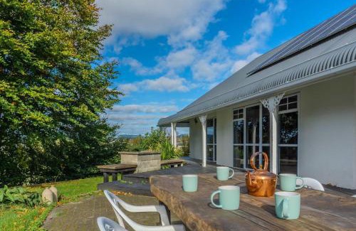 Pukehangi House | Farm Homestead just 10min from the City