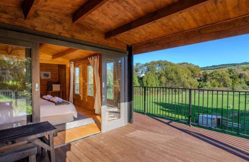 Pukehangi House | Farm Homestead just 10min from the City