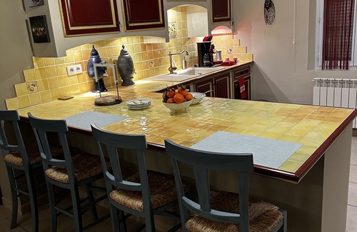Jonquerettes House | Farm house, 5 miles from Avignon! Vineyard