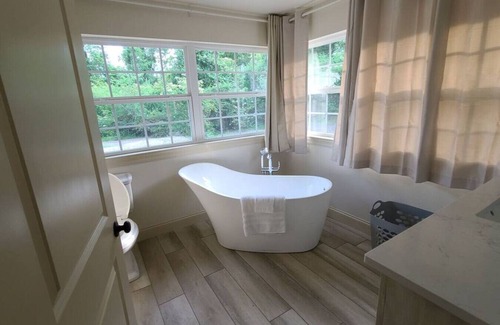 Pine Grove Other | Farm House stay with soaking tub and hot tub barn