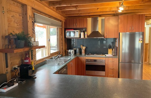 Merrijig House | Farm stay, log cabin (sleeps 8-10)