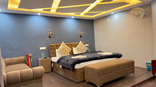 Srinagar Apartment | Farmhouse - A Luxury Living