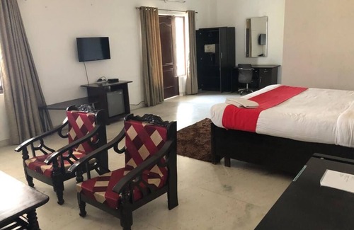 New Delhi Other | Farmhouse for Parties and Events - Lush Green Lawns