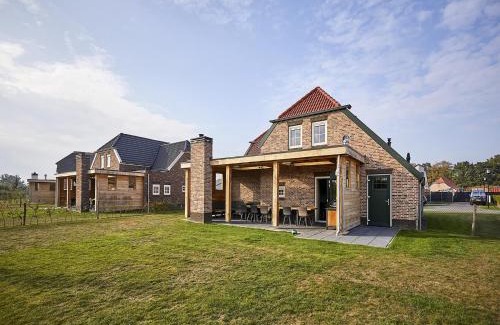 Roggel Villa | Farmhouse in Limburg with Sauna & BBQ