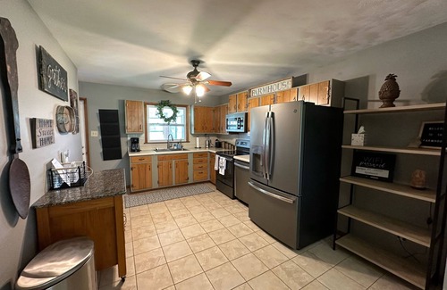 Columbia Other | Farmhouse located close to I-70 and minutes from MU campus